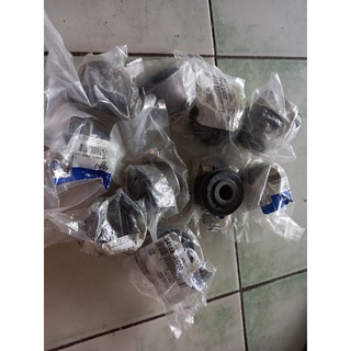 Cao su ắc nhíp huydai hd65/72/650/78..