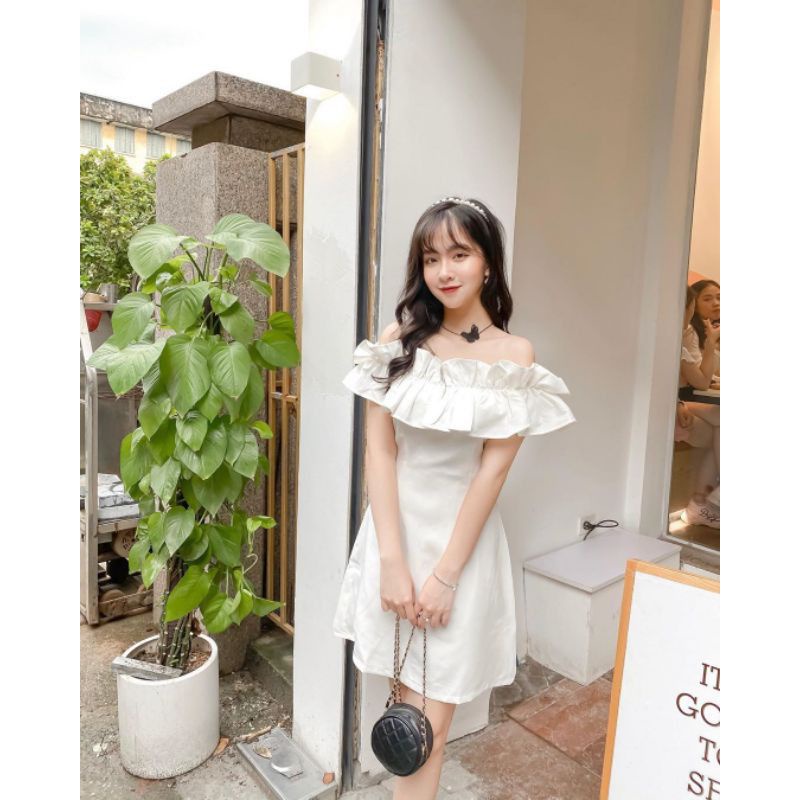 Đầm trắng trễ vai phối bèo xinh xắn
