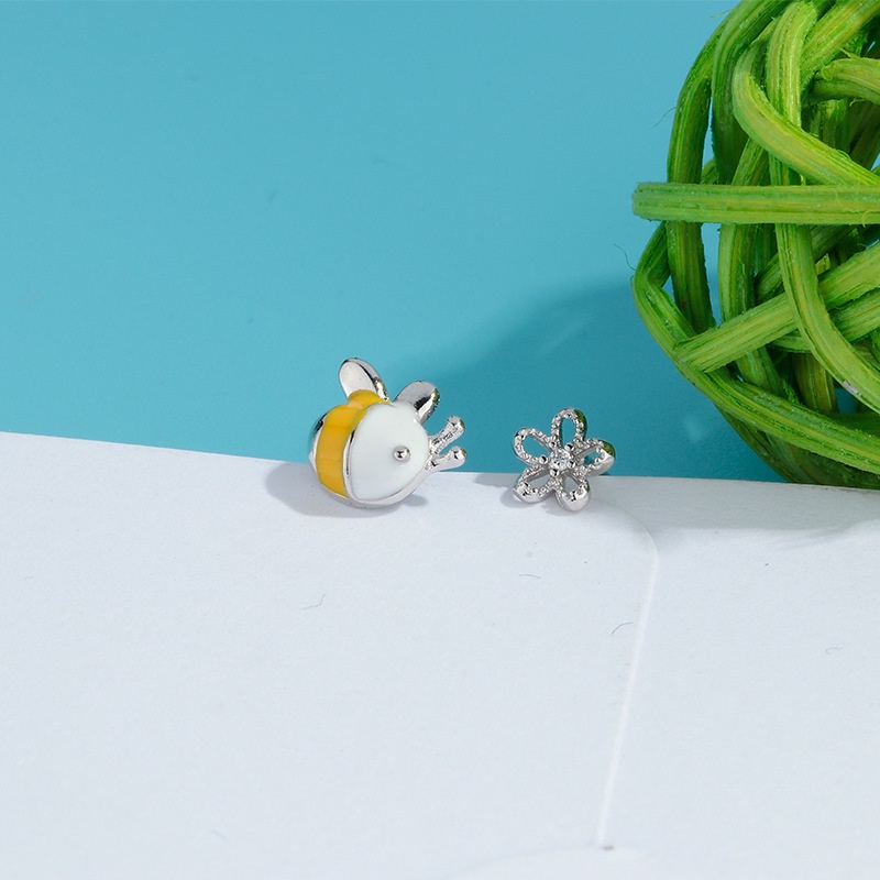 Bông Tai Hình Hoa Và Ong Mật Đính Đá Zircon Giọt Dầu Thời Trang Nhật Hàn