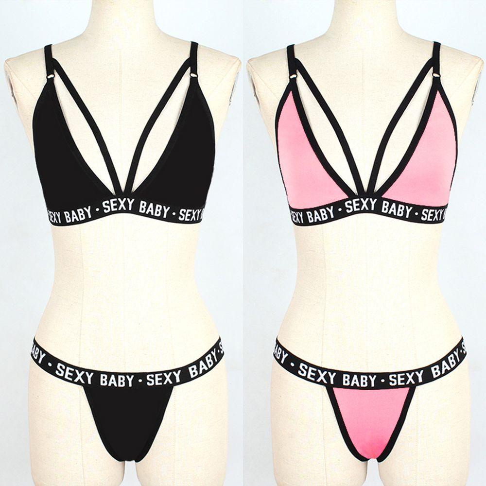 Bộ Đồ Lót Thể Thao Gồm Áo Ngực + Quần Lọt Khe Và Quần Lót In Chữ Thời