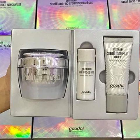 Set dưỡng trắng tức thì chiết xuất Ốc Sên Goodal Premium Snail Tone Up Cream Special Set chính hãng