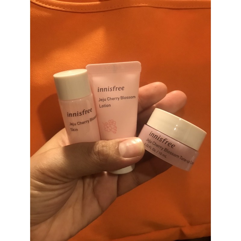 Set chăm sóc da mặt innisfree chery trắng nâng tông mini