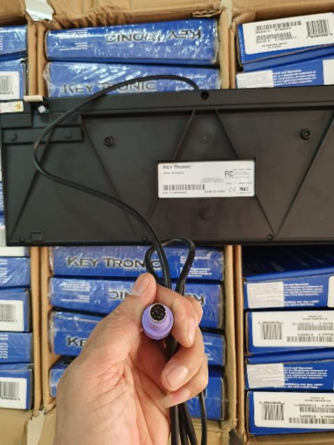 Bàn phím KeyTronic KT800PS2 104 phím tiêu chuẩn chất như phím cơ