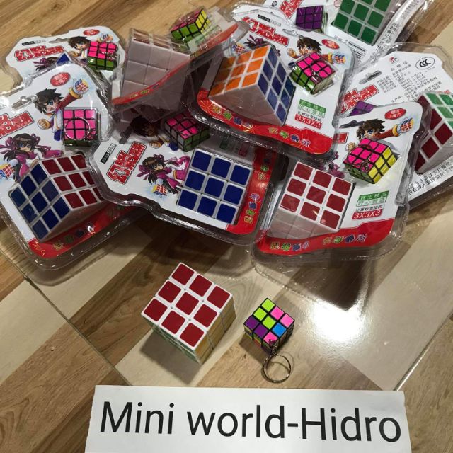 Set 2 cục rubik 3x3, mua 1 được 2. Móc khóa rubik.