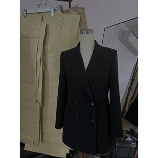 Blazer đen chiết eo nhẹ