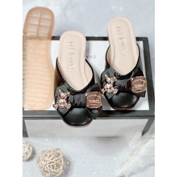 Sục bé gái, sục khoá nơ đẹp da PU mềm đế chống trơn trượt cho bé gái M012