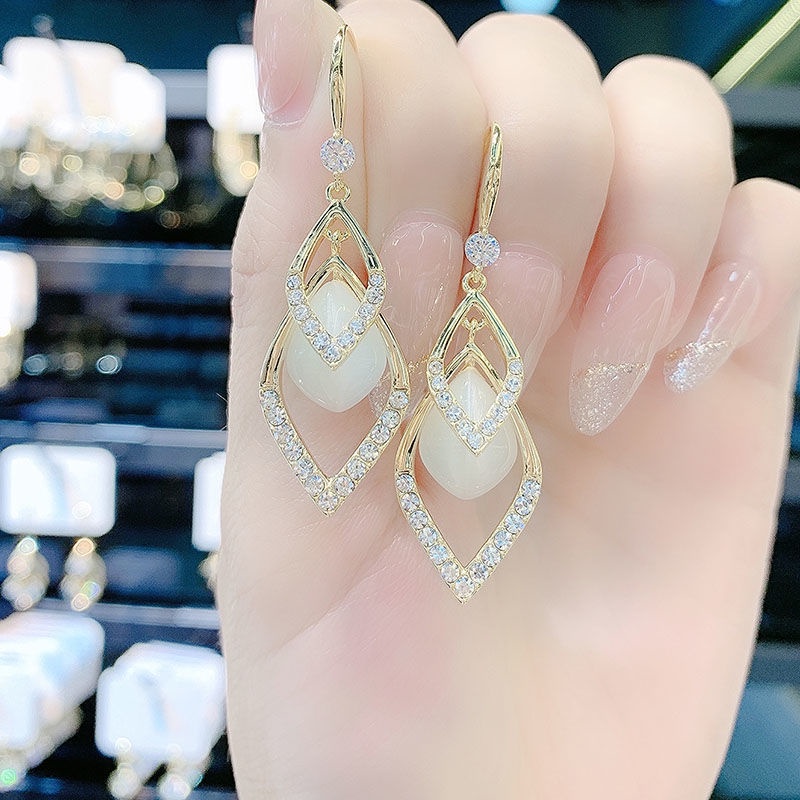 Bông Tai Hình Thoi Dáng Dài Đính Kim Cương Sang Trọng