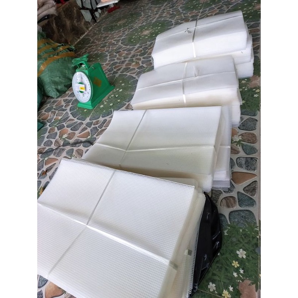 Canvas 33x50cm lỗ tròn tốt