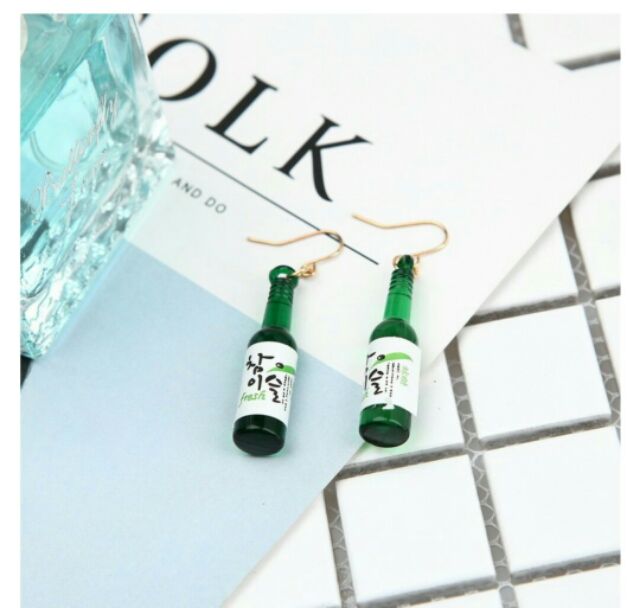 [CÓ SẴN] Khuyên tai chai rượu Soju