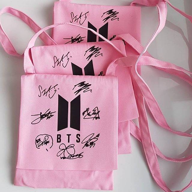 Túi Đeo Chéo In Tên Các Thành Viên Nhóm Nhạc Bts