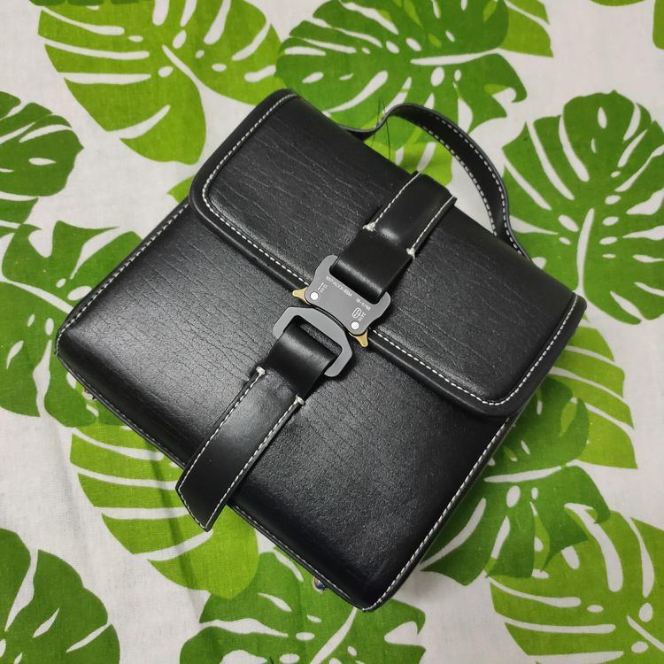 Túi xách 1017 ALYX 9SM buckle leather bag fw20