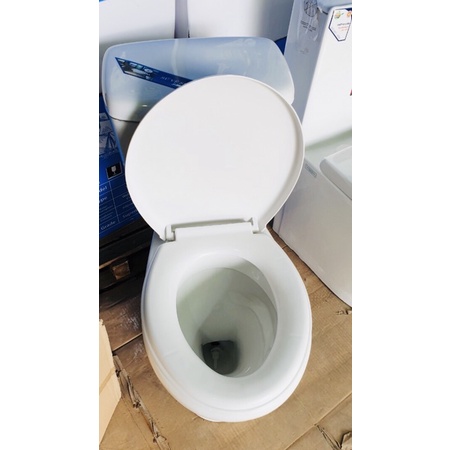 Bồn cầu  tay gạt két rời kích thước:( 688mm*370mm*770mm )Thái Bình rẻ (không chuyển đi miền trong )