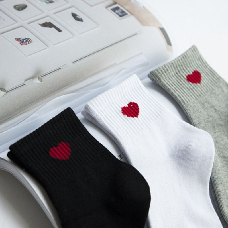 1 Đôi Vớ Cotton Thoáng Khí Họa Tiết Trái Tim Màu Đỏ Dễ Thương Phong Cách Hàn Quốc Cho Nữ