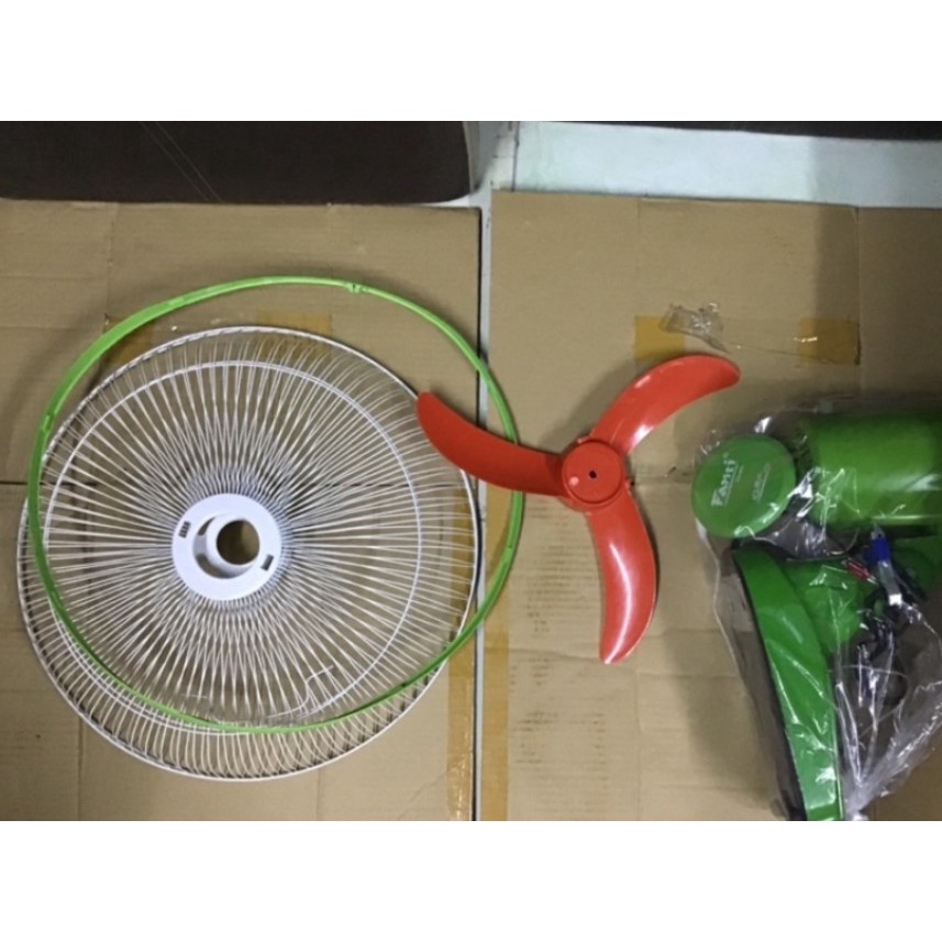 Quạt treo tường kẹp bình ắc quy 12V