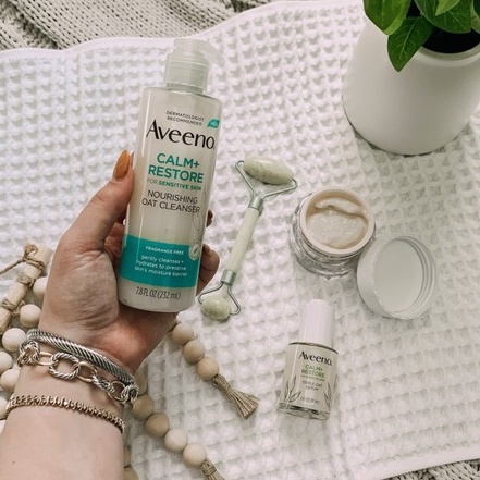 Sữa rửa mặt yến mạch làm dịu phục hồi da nhạy cảm Aveeno Calm + Restore Nourishing Oat cleanser
