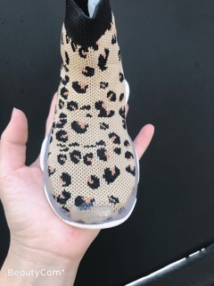 Boot báo bé gái