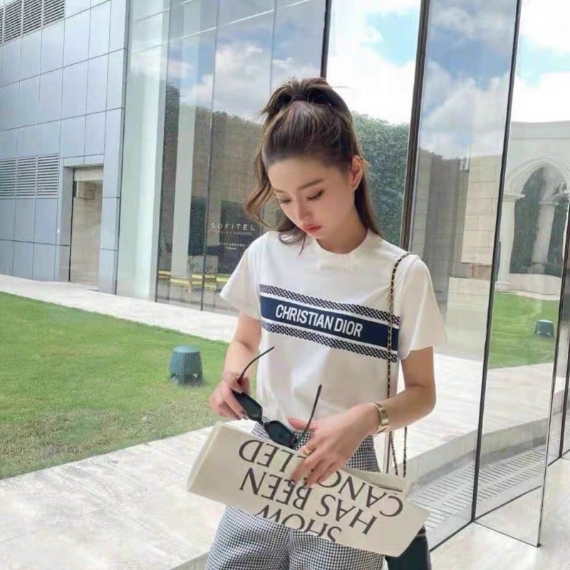 Áo cộc tay nữ cổ bẻ chất len dệt kim in chữ hàng QC