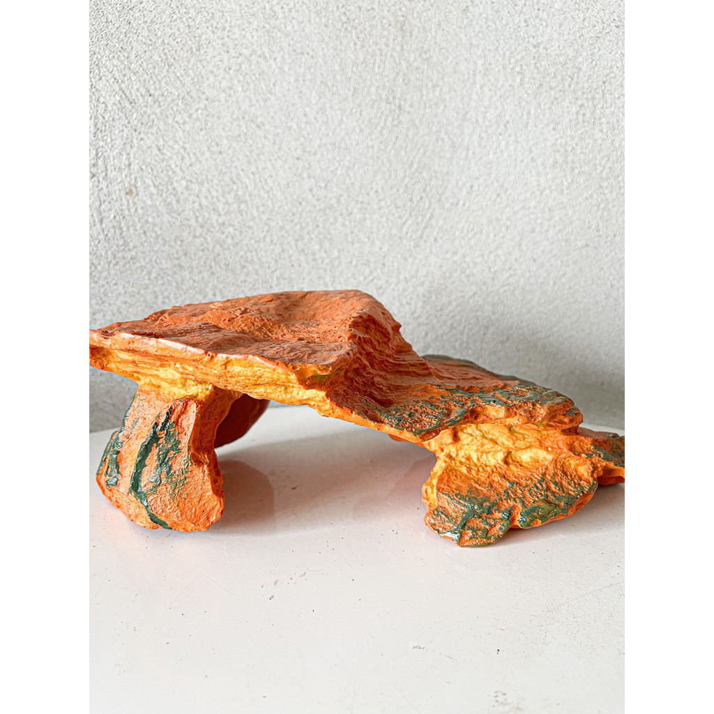 Đá leo kèm hang trú cho rùa và bò sát