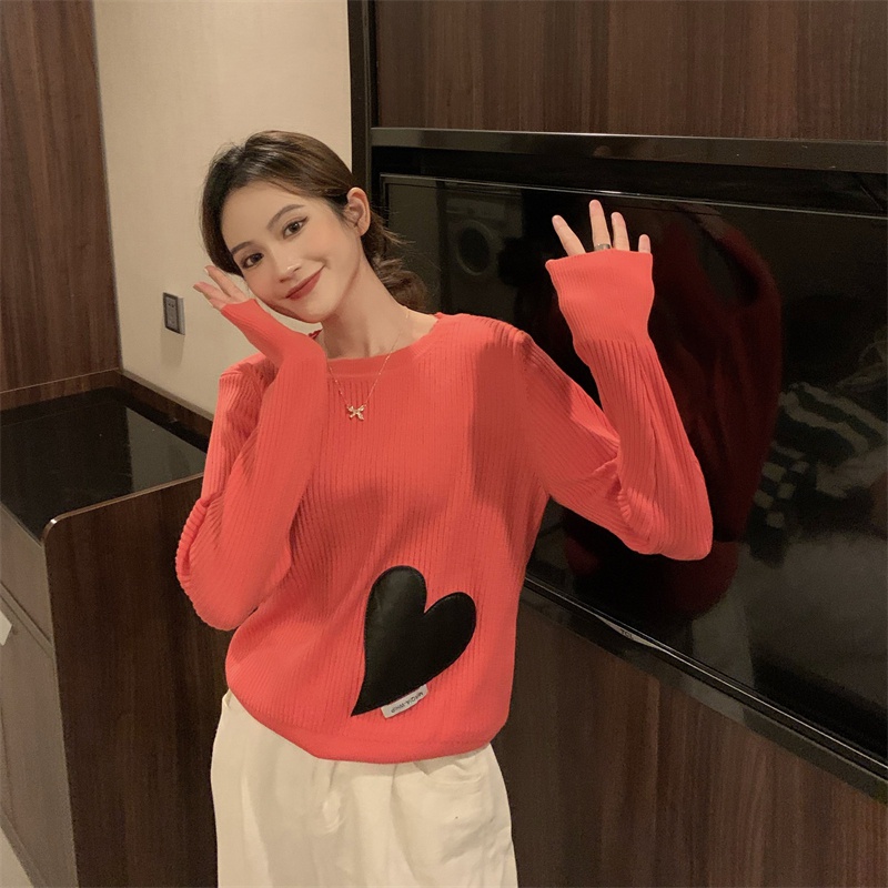 Áo sweater dài tay cổ tròn bằng len dệt kim họa tiết trái tim màu trơn dáng rộng giữ ấm mùa Đông cho nữ