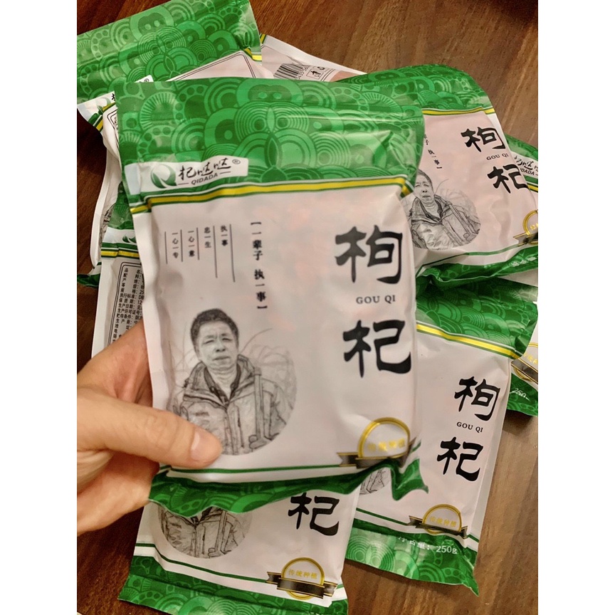 Câu kỷ tử hạt bá vương nấu canh pha trà thơm ngon bổ dưỡng