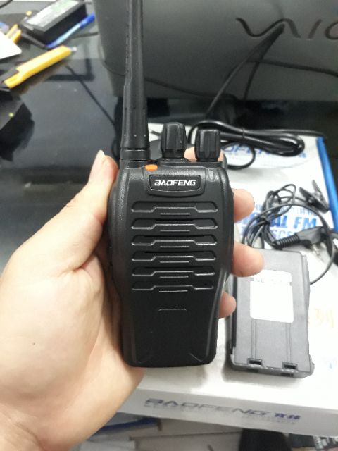 Bộ đàm cầm tay Baofeng BF-800s + khuyến mãi tai nghe cho khách hàng mua sản phẩm