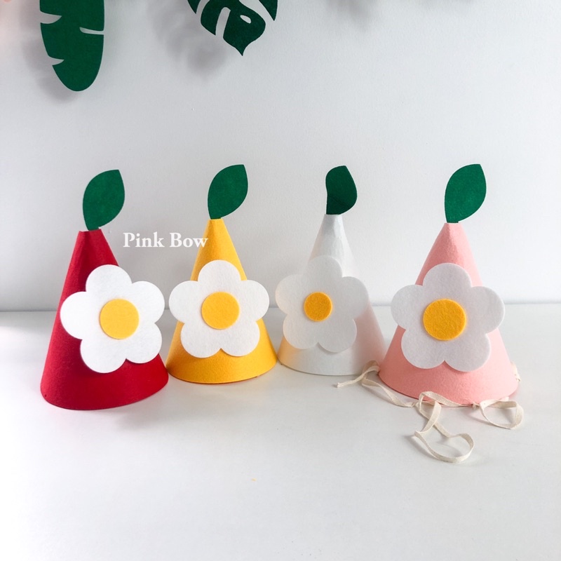 Nón nỉ có chữ HPBD và bông hoa Daisy TRẮNG / VÀNG / HỒNG / TÍM và Lá cây