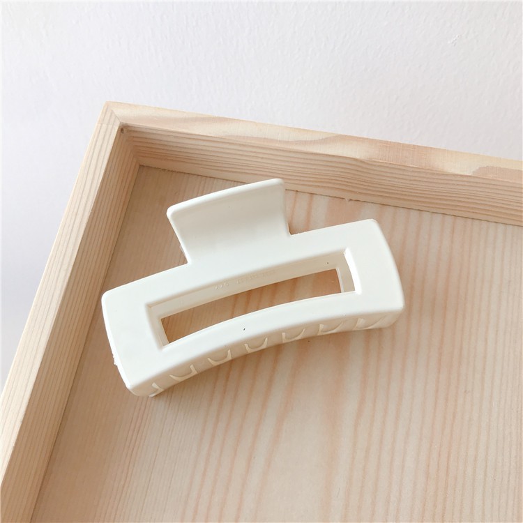 Gấp tóc, kẹp nữa tóc phía sau cho nữ màu nude hình vuông