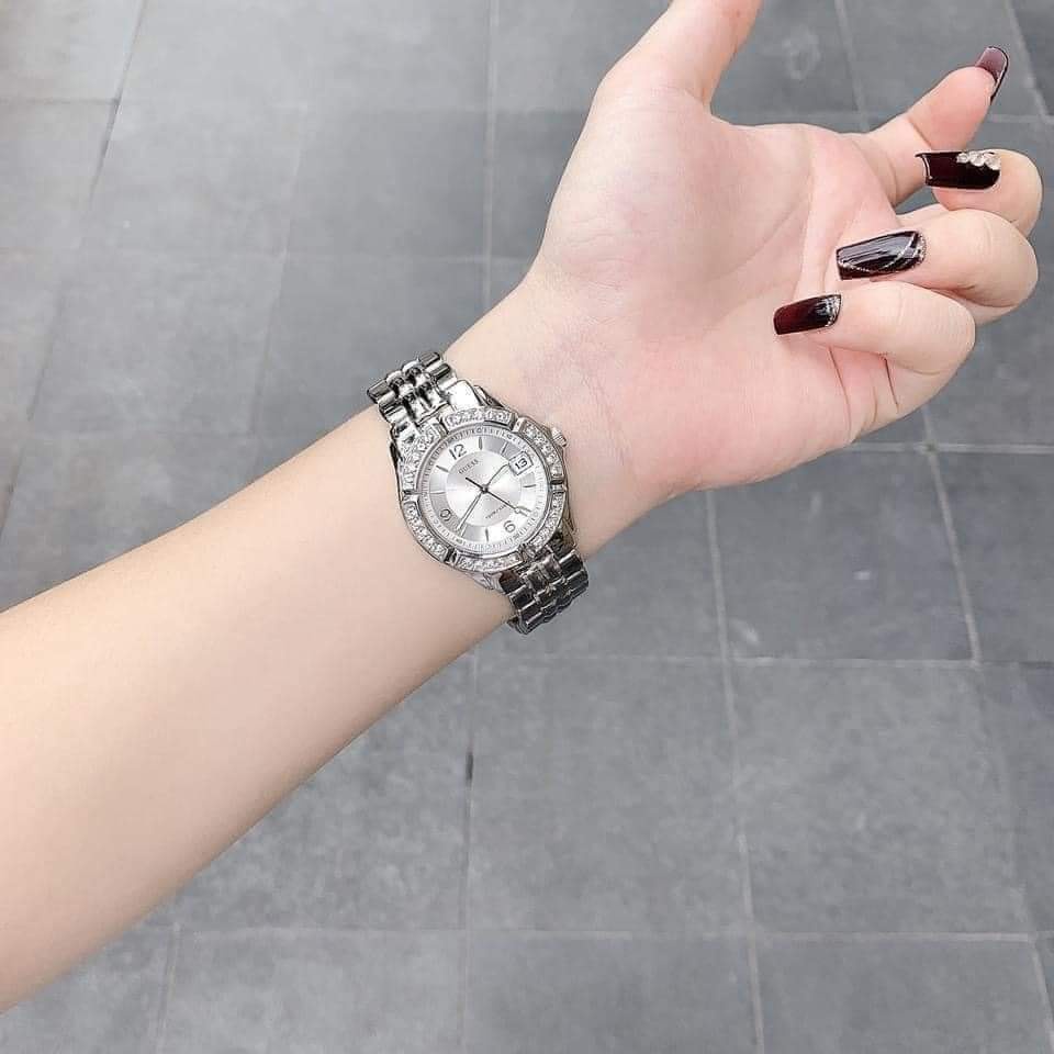 Đồng Hồ Nữ Guess Mid-Size Sporty Chic Crystal-Accented Silver-Tone G75511M