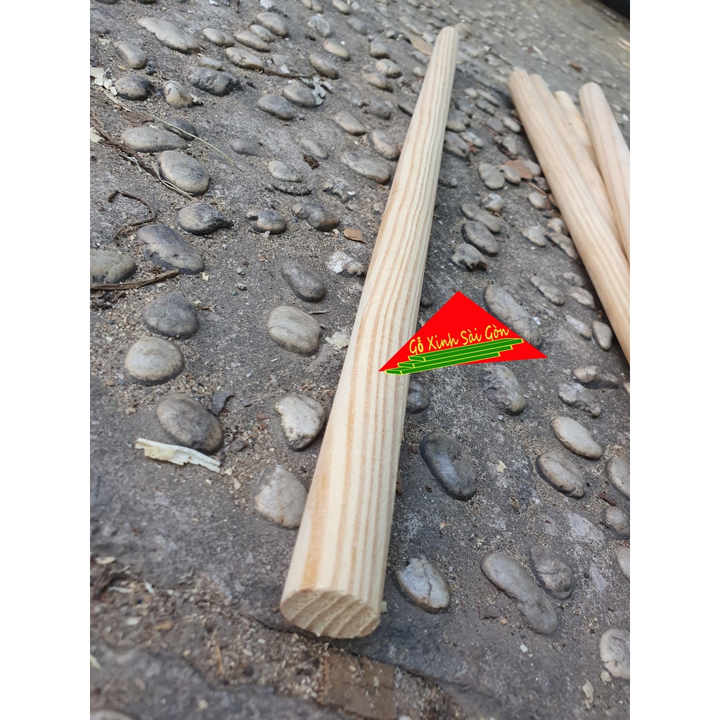 Thanh gỗ thông tròn phi 2cm dài 60cm được chà láng mịn,vân gỗ đẹp rất thích hợp để trang trí,làm chân bàn,đóng chuồng