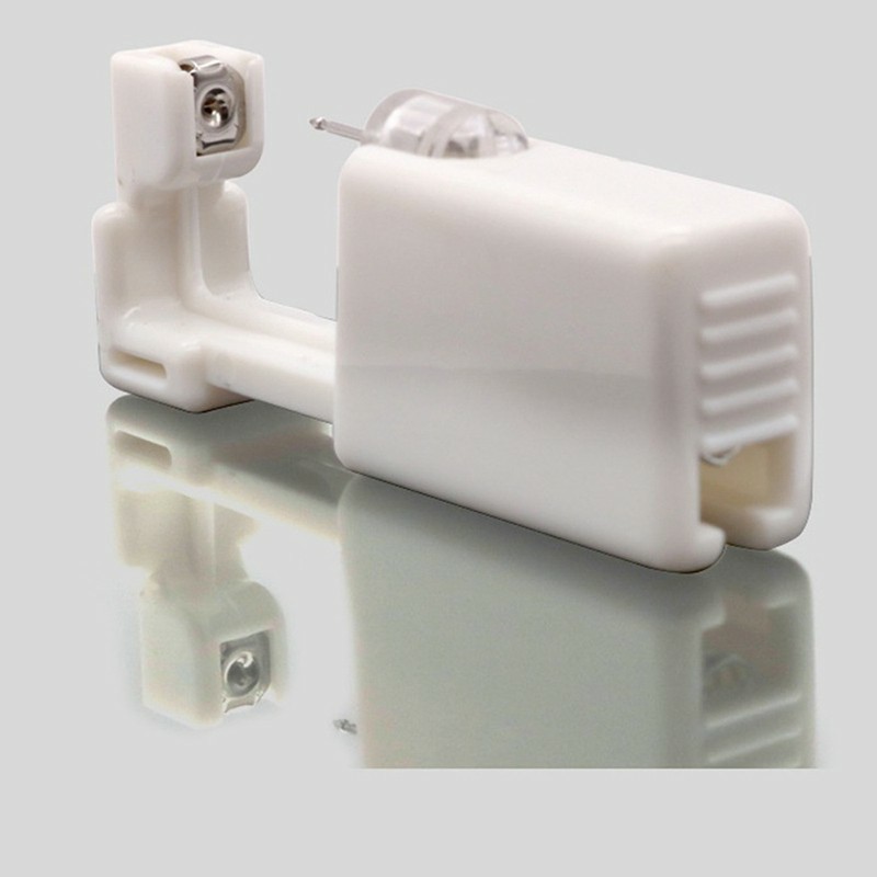 Dụng cụ xỏ lỗ tai dụng cụ bấm lỗ tai