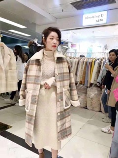 Áo dạ dáng dài cổ lông