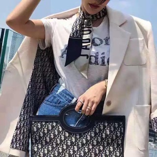 Khăn hiệu bản nhỏ.