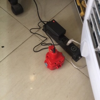 Pin makita chọt 12v 4ah