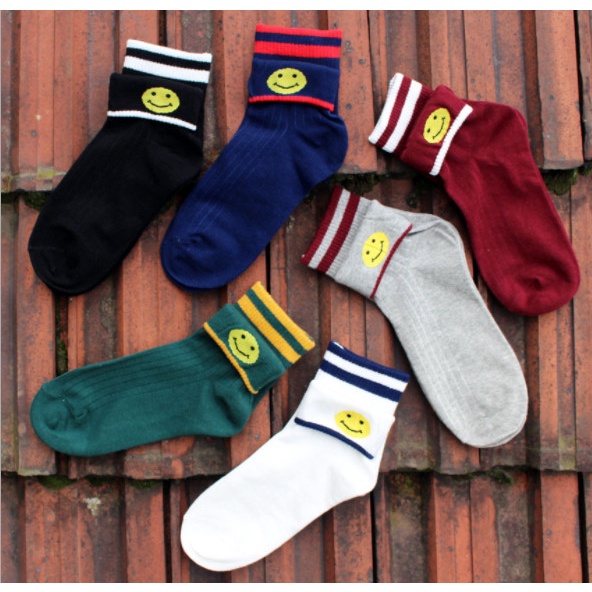Vớ cotton mặt cười bên trong phong cách thể thao, trẻ trung, năng động.