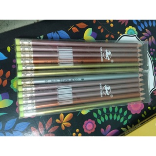 Hộp 12 bút chì kính (ảnh tự chụp)