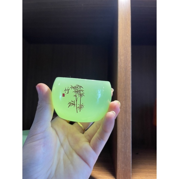 chén trà sứ ngọc