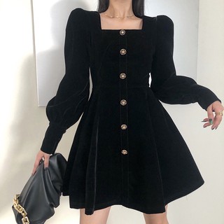 Đầm nhung dáng suông dài qua gối kèm đai dạ