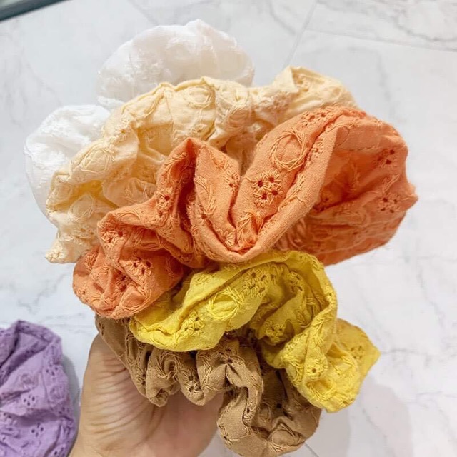 Chun cột tóc scrunchie voan vải dập lỗ