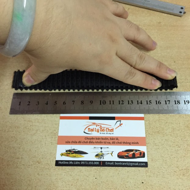 Bánh xích nhựa dài 18.5cm dùng để chế tạo xe tăng xe công trình robot