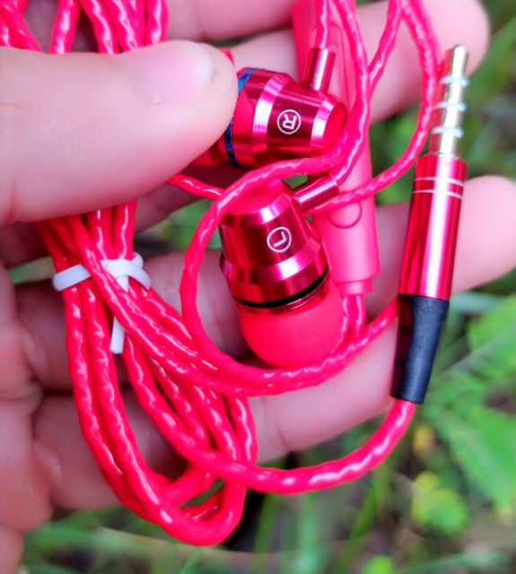 Tai nghe vỏ nhôm, dây chống rối cao cấp, bass ấm, có mic đàm thoại