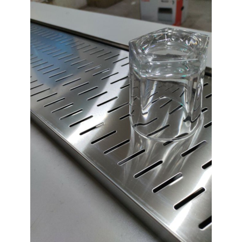 Khay úp ly cốc quầy bar