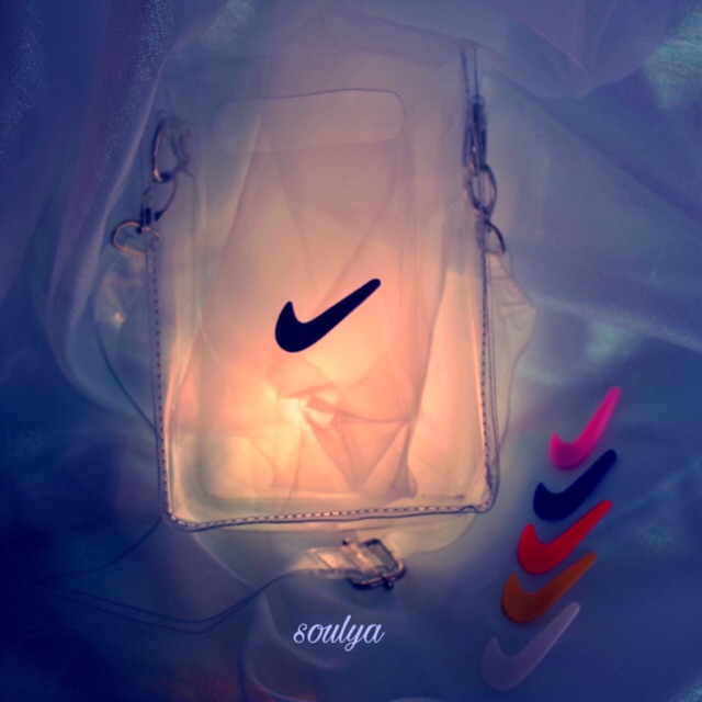 Túi đeo chéo logo Nike mini bằng nhựa PVC Trong suốt 24 * 7.5 * 17 cm kèm 6 ghim cài trang trí