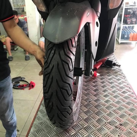 Vỏ lốp CHAMPION cho NVX Size zin 110/80-14 và 140/70-14 gai City Grip SHR79 bám đường, chống đinh chống nước Thái Lan