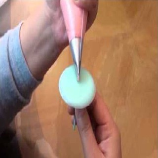 Dù nhựa bắt kem