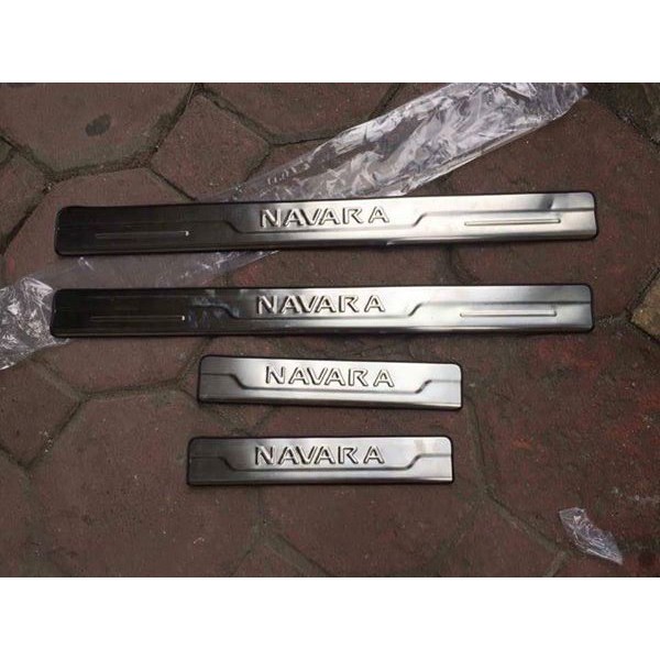 Bộ 8 ốp bậc trong ngoài Nissan Navara Mẫu Inox ko gỉ