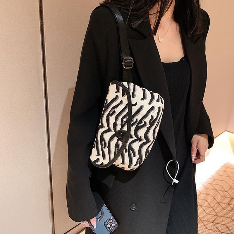 Ielgy Túi Đeo Chéo Ngực / Hông Siêu Nóng Độc Đáo Dễ Phối Đồ Cho Nữ