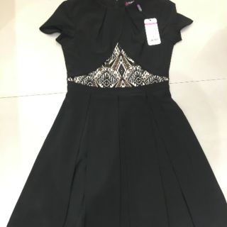 Đầm nefertiti còn size S new tag giá trên tag 1656k