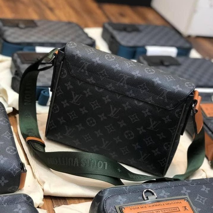 💼HIGH FASHION💼 Túi cặp đeo chéo Louis Vuitton vân hoa tag da cặp Nam châm like Authentic Fullbox PLD