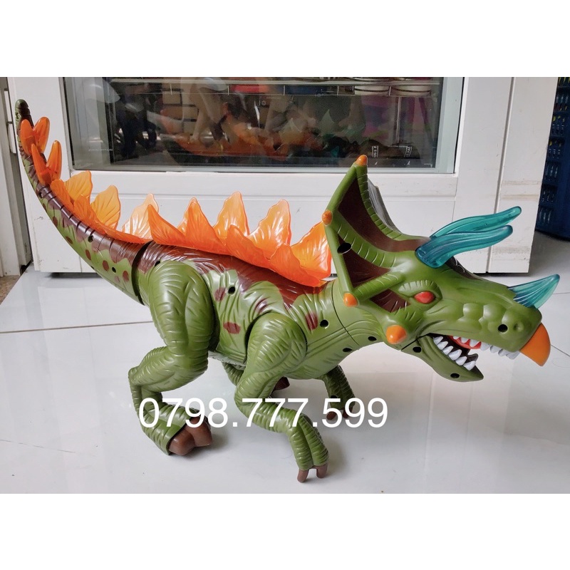 Khủng long pin 3 sừng