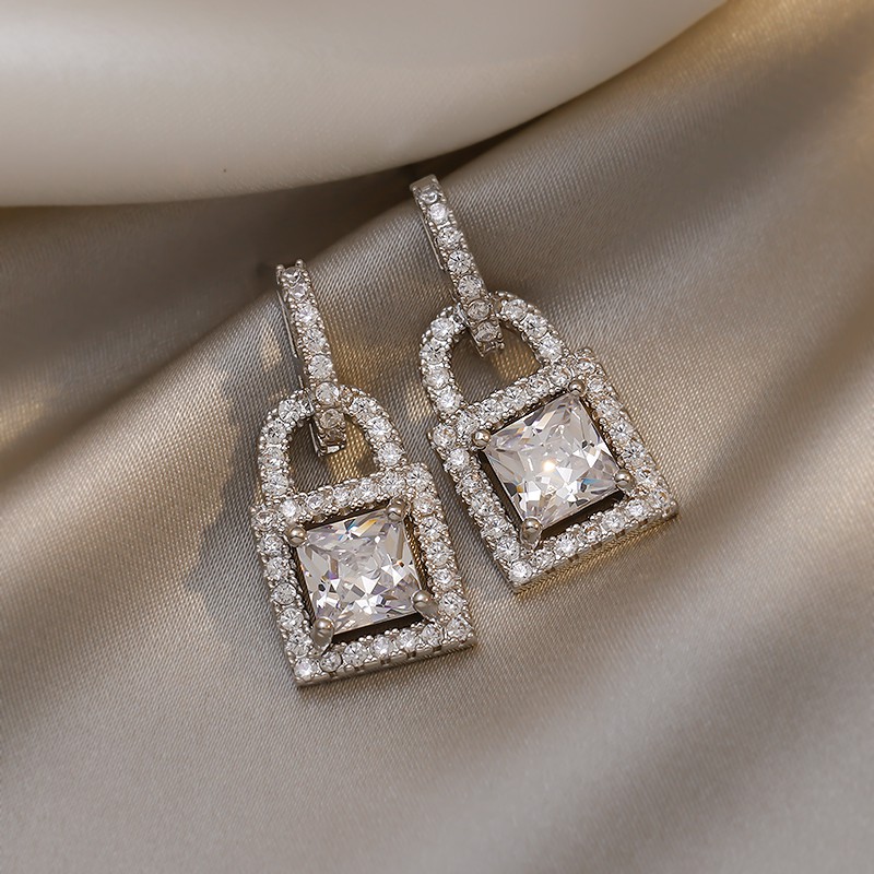 Light luxury full diamond lock earrings female high-end sense of niche design exquisite temperament ear jewelry Guliya earrings silver needle